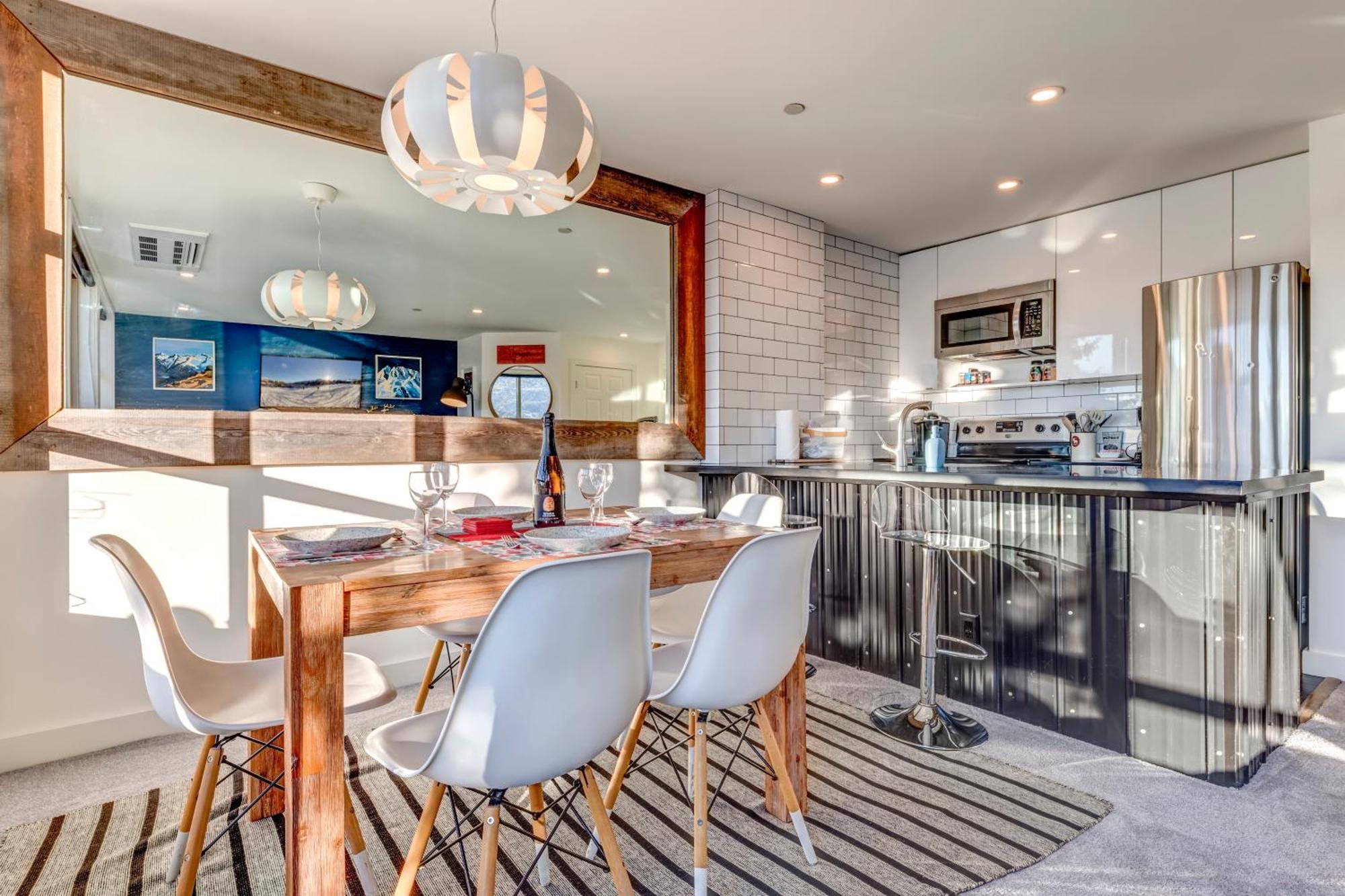 The Lookout Penthouse // A Luxe Suite In Whistler Eksteriør bilde